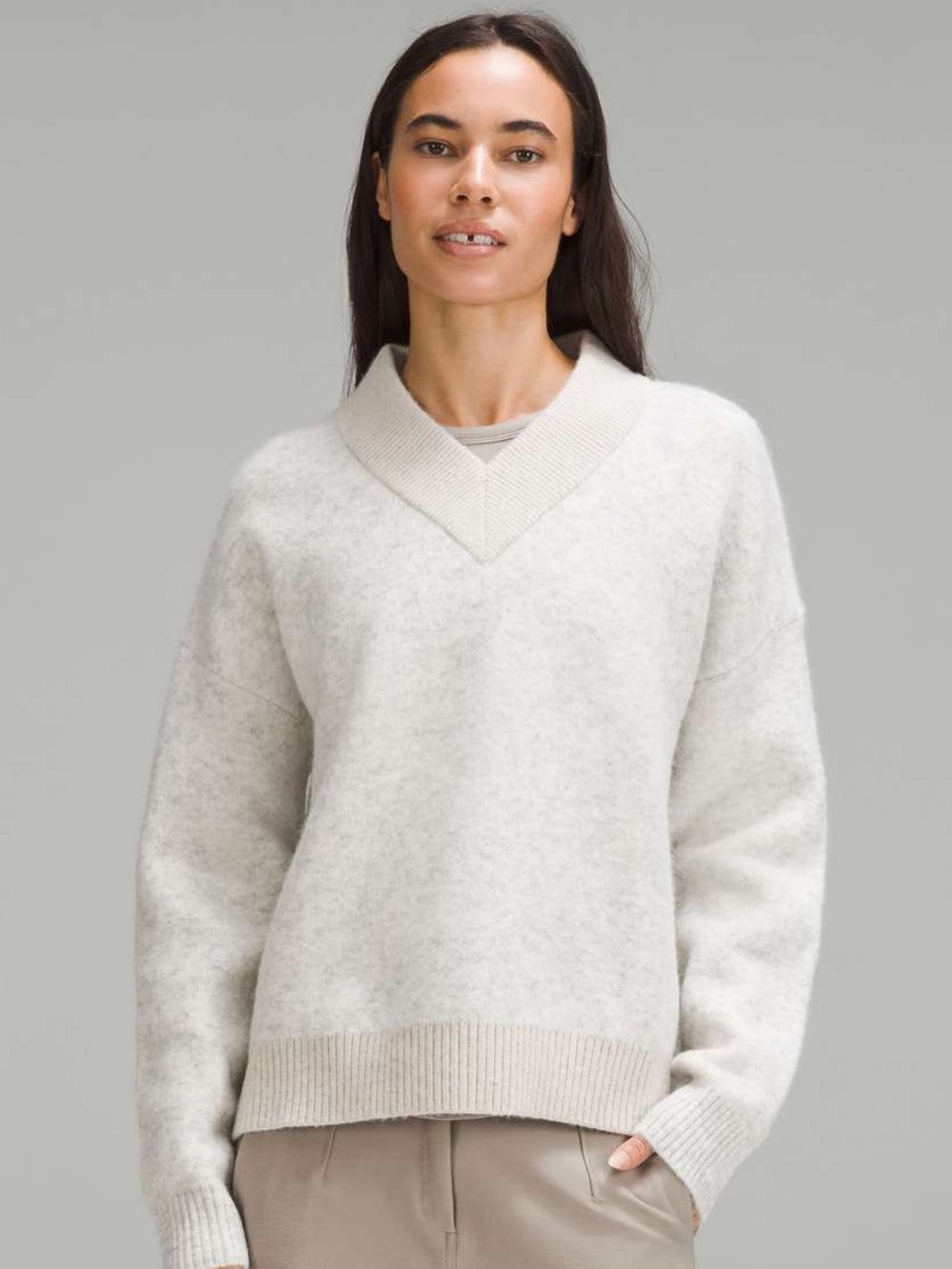Lululemon Athletica Alpaca Wool-Blend V-Neck Sweater in Heathered Light Grey Med